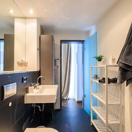 Global Living - Design I Rathausplatz I Beamer I Ac I Kitchen I Daire *