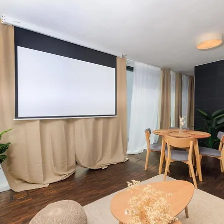 Global Living - Design I Rathausplatz I Beamer I Ac I Kitchen I Daire *