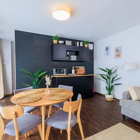 Global Living - Design I Rathausplatz I Beamer I Ac I Kitchen I Daire *